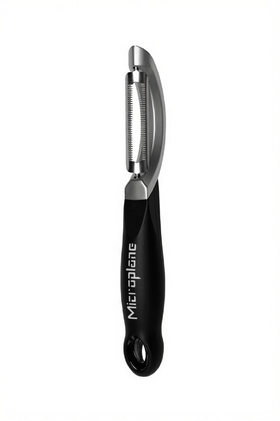 Microplane professional peeler with serrated blade
