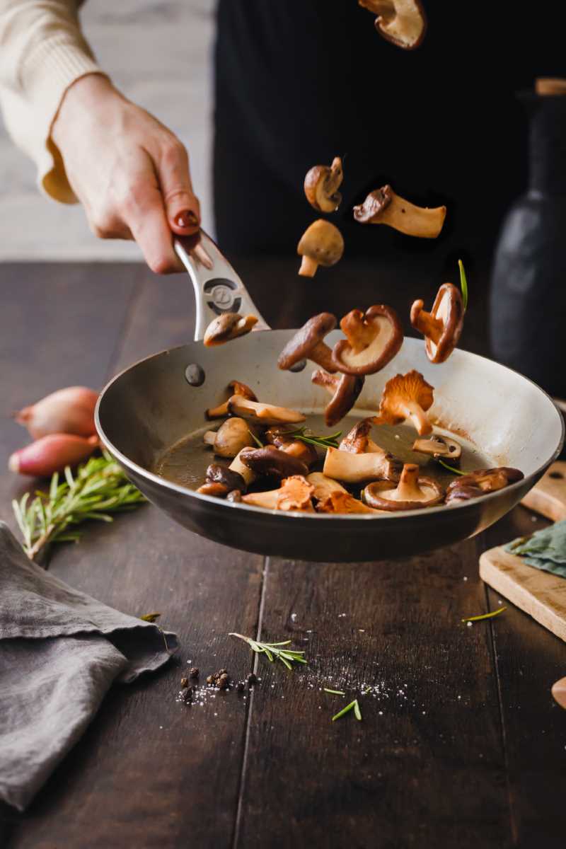 de Buyer Eisenpfanne Mineral B Pro mit Edelstahlgriff