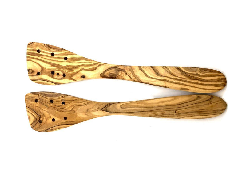 Pfannenwender mit Löchern Olivenholz