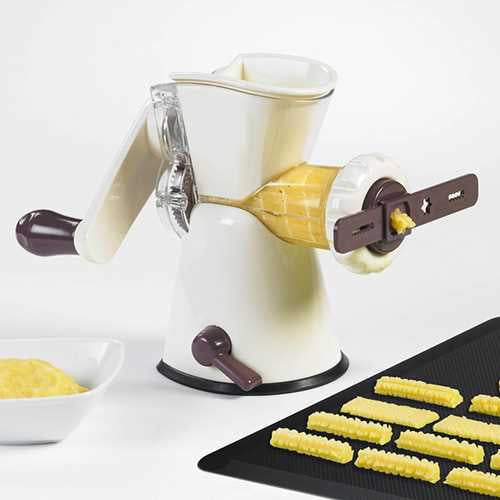 Lurch rotary grinder with pastry attachment