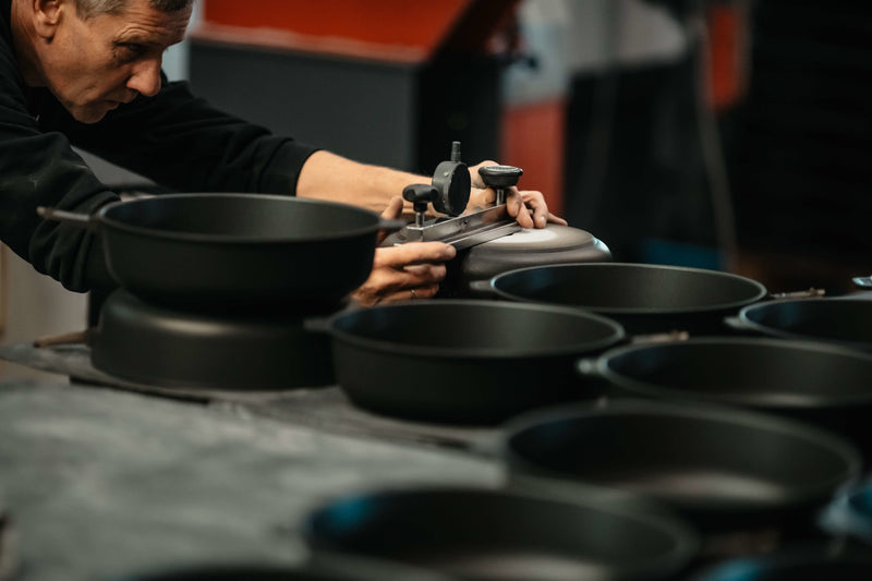 Gastrolux Guß-Servierpfanne EVO mit innovativer mineralischer Beschichtung