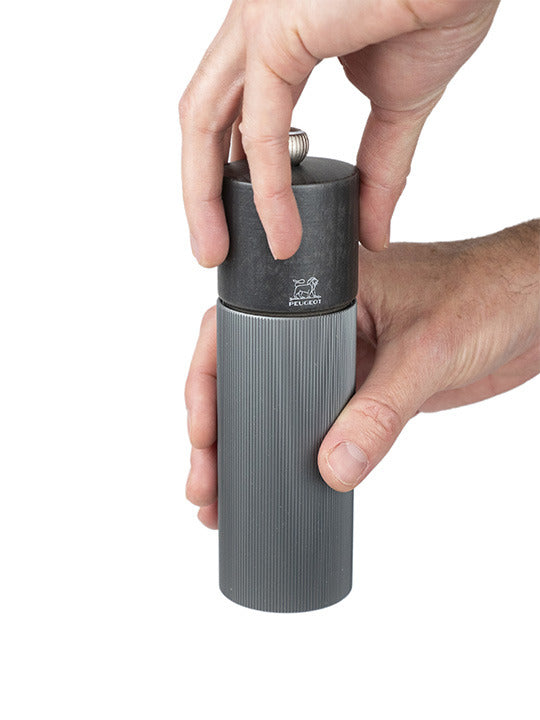 Peugeot Line Pfeffermühle Aluminium, carbone