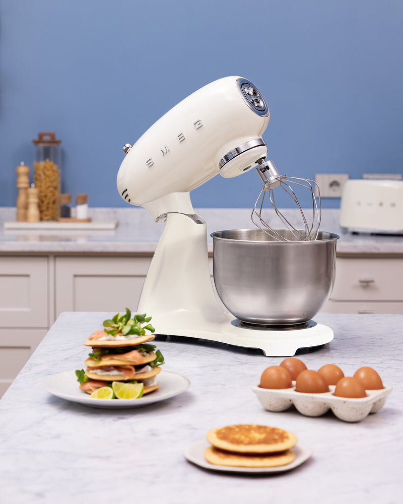 Smeg Küchenmaschine 50's Style SMF05