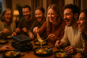 Bild von glücklichen Menschen die zusammen Raclette essen