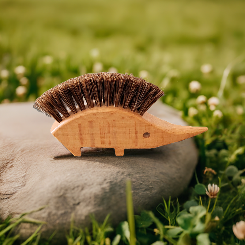kleiner Mini Tischbesen als Igel