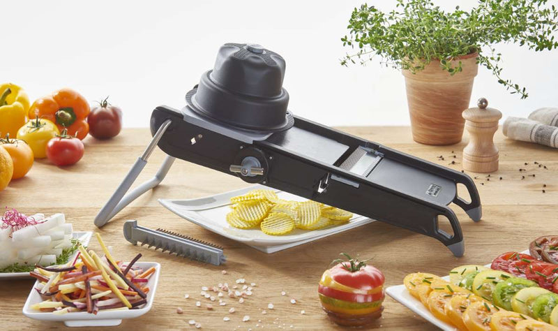 de Buyer Gemüsehobel La Mandoline Swing Plus schwarz dekoriert 
