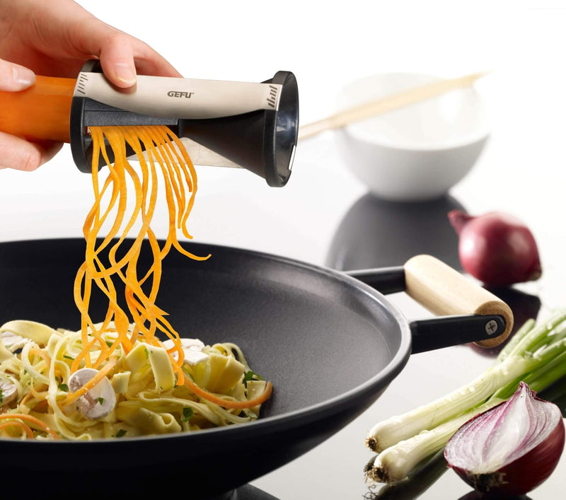 Gefu spiral cutter Spirelli including cleaning brush