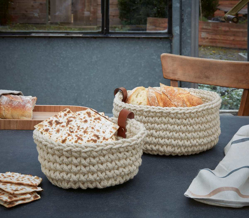 Häckelkörbe hell aus Baumwolle mit Lederschlaufe von Asa | Online oder Lokal erhältlich bei Stil und Ambiente Waldshut-Tiengen