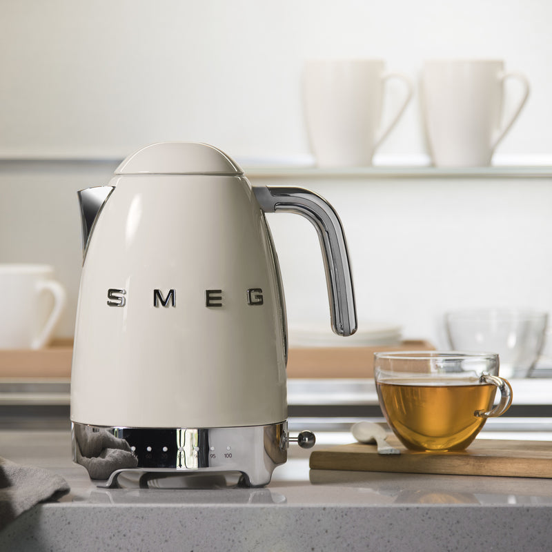 Smeg Retro Style kettle KLF04 with adjustable temperature