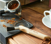 Profi Espressopinsel von Keller Bürsten im Schwarzwald. Buche geölt schwarzer Naturborste